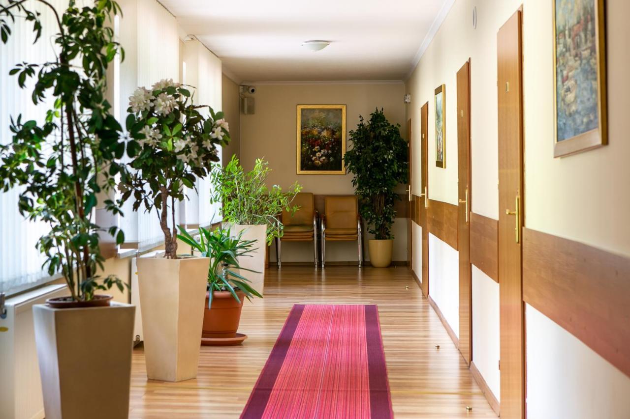 Madohora Slemien Hotel Kocon Bagian luar foto