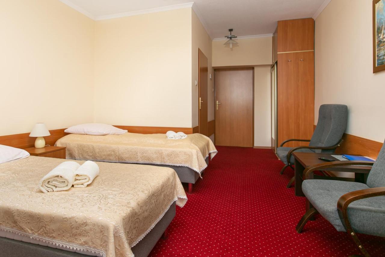 Madohora Slemien Hotel Kocon Bagian luar foto
